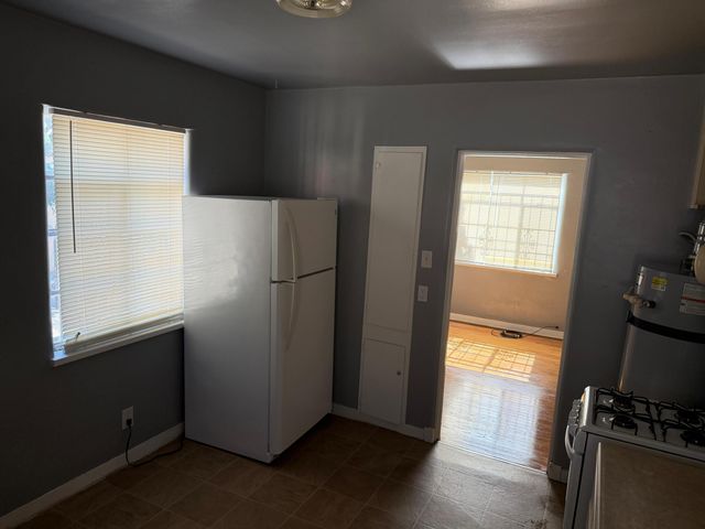 516 Ash Street SE B, Albuquerque, NM 87106