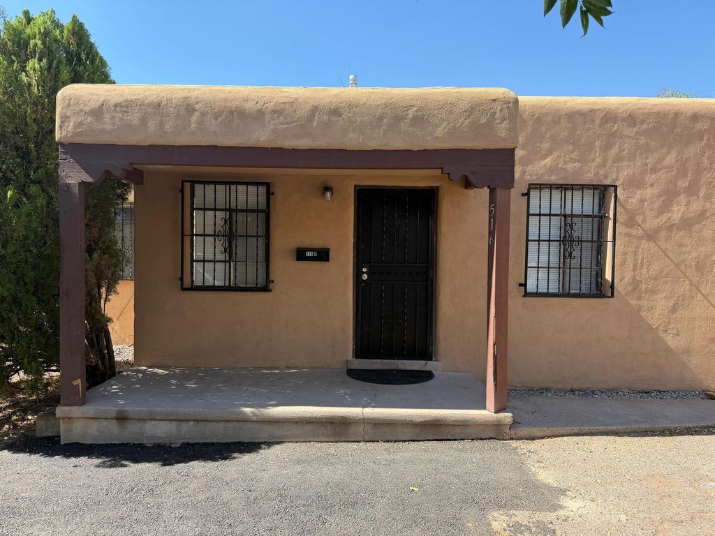 516 Ash Street SE B, Albuquerque, NM 87106