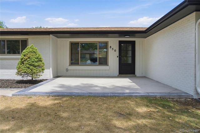 850 S Everett Street, Lakewood, CO 80226