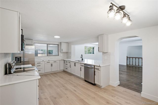 850 S Everett Street, Lakewood, CO 80226