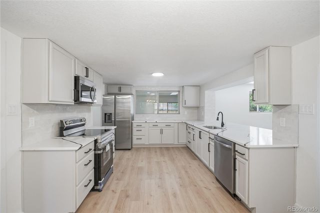 850 S Everett Street, Lakewood, CO 80226