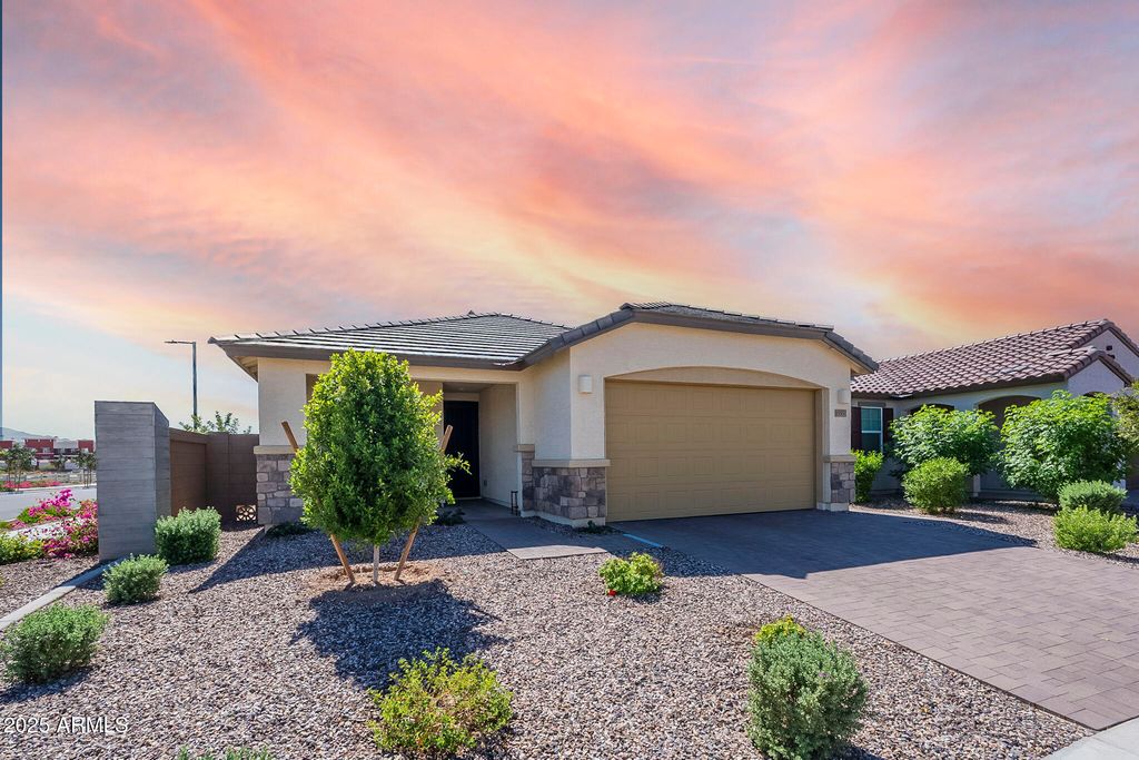 15551 W KENDALL Street, Goodyear, AZ 85338 — photo 2