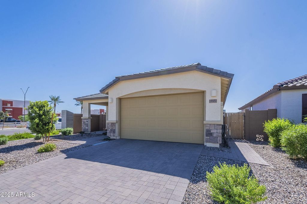 15551 W KENDALL Street, Goodyear, AZ 85338 — photo 4