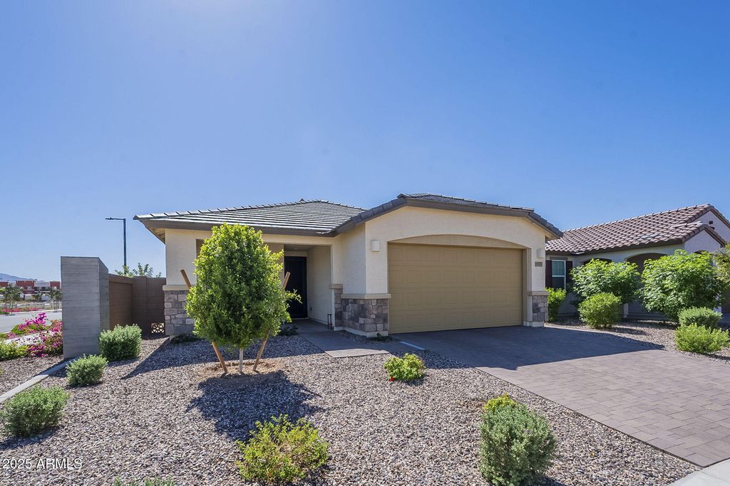 15551 W KENDALL Street, Goodyear, AZ 85338 — photo 5
