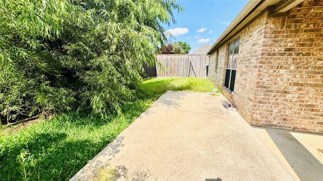 8105 Winter Falls Trail, Fort Worth, TX 76053