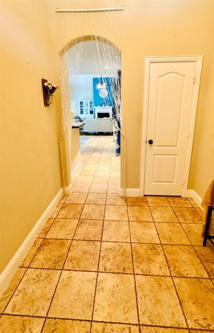 8105 Winter Falls Trail, Fort Worth, TX 76053