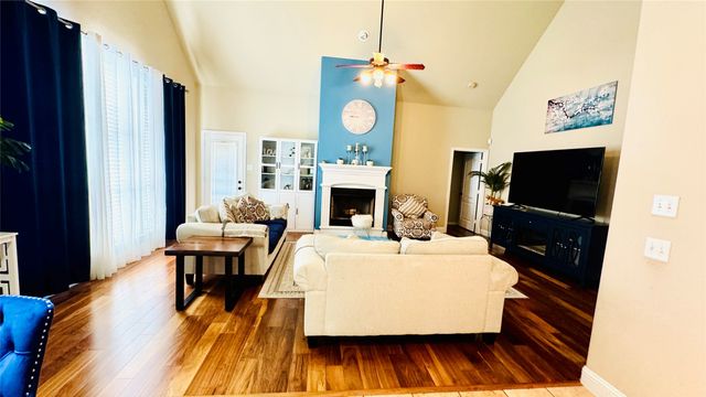 8105 Winter Falls Trail, Fort Worth, TX 76053