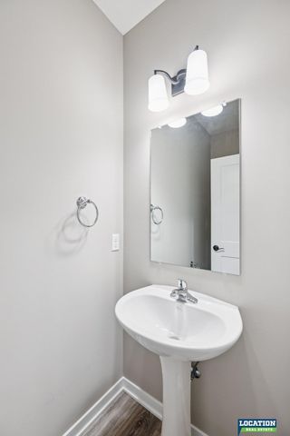 8501 Regent Court, Lincoln, NE 68507