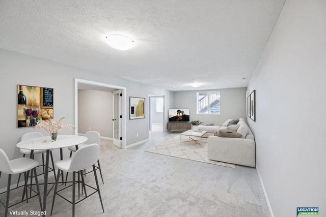 8501 Regent Court, Lincoln, NE 68507