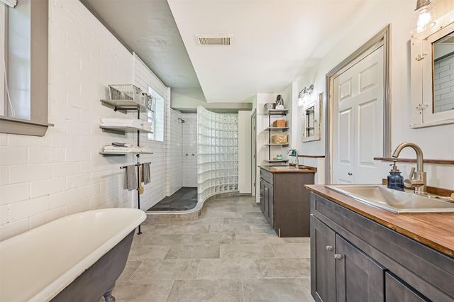 7765 Pigeon, Hitchcock, TX 77563