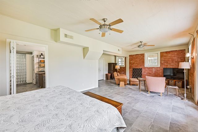 7765 Pigeon, Hitchcock, TX 77563