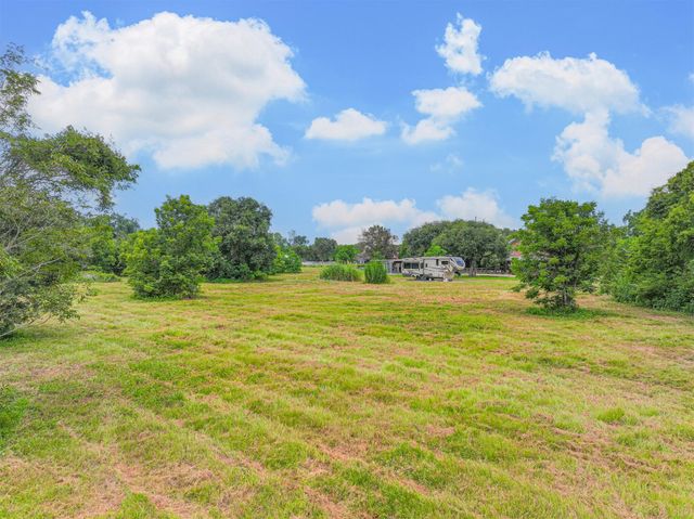 7765 Pigeon, Hitchcock, TX 77563