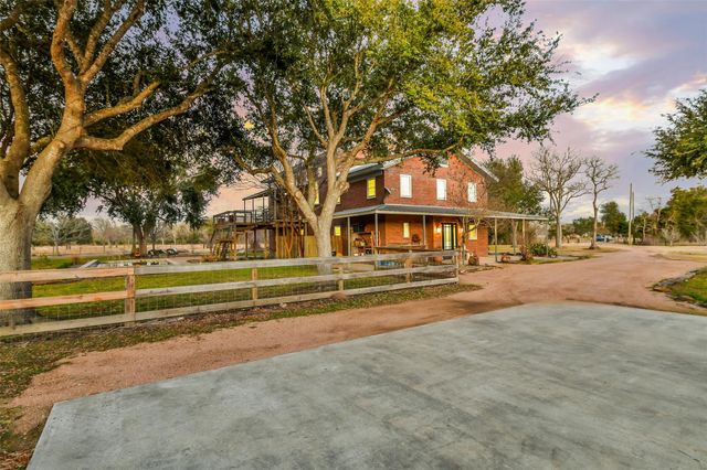 7765 Pigeon, Hitchcock, TX 77563