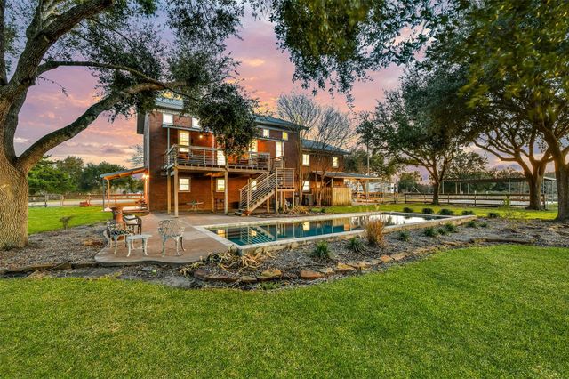 7765 Pigeon, Hitchcock, TX 77563