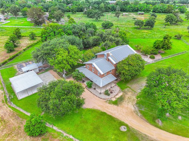 7765 Pigeon, Hitchcock, TX 77563