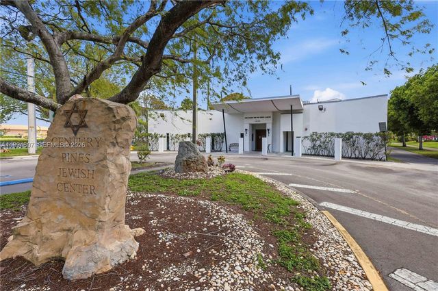 13705 SW 12th St 202B, Pembroke Pines, FL 33027
