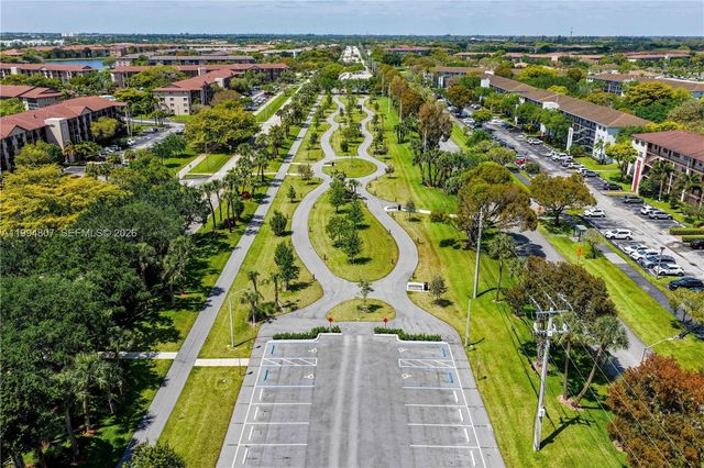13705 SW 12th St 202B, Pembroke Pines, FL 33027