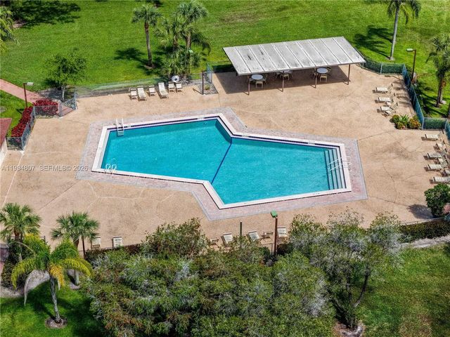 13705 SW 12th St 202B, Pembroke Pines, FL 33027