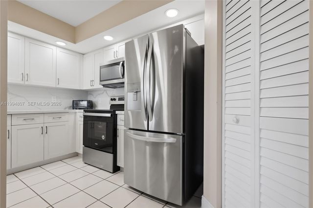 13705 SW 12th St 202B, Pembroke Pines, FL 33027