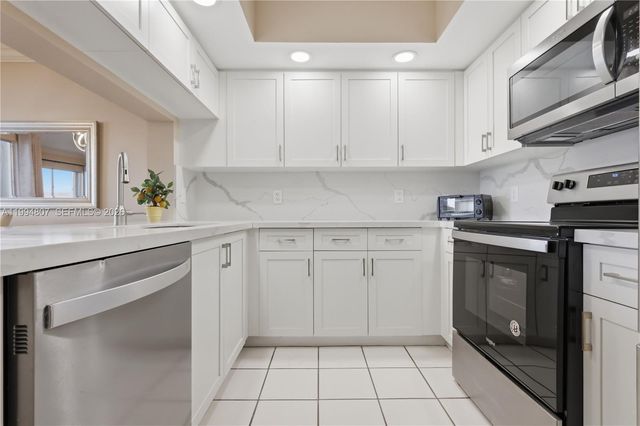 13705 SW 12th St 202B, Pembroke Pines, FL 33027