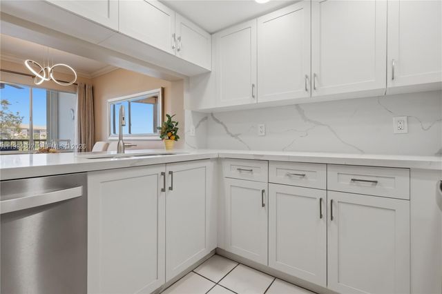 13705 SW 12th St 202B, Pembroke Pines, FL 33027
