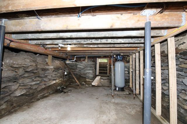208 Rhode Island Rd, Lakeville, MA 02347