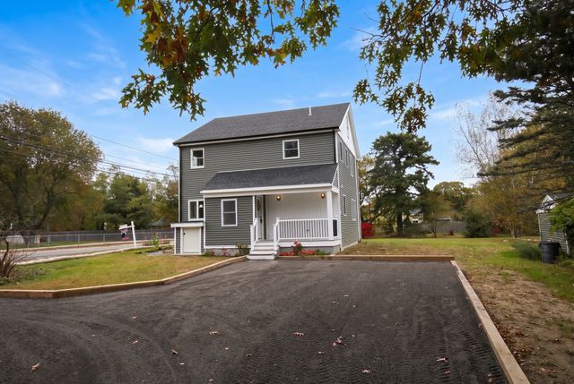 208 Rhode Island Rd, Lakeville, MA 02347