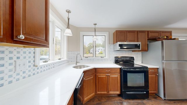 208 Rhode Island Rd, Lakeville, MA 02347
