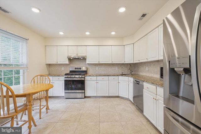 7602-B NORMANDY DR, Mount Laurel, NJ 08054
