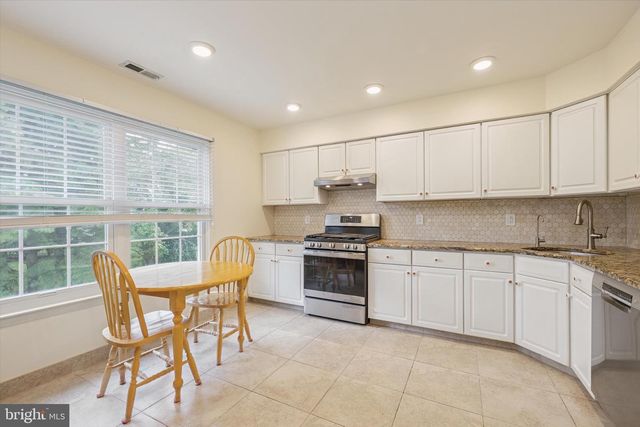 7602-B NORMANDY DR, Mount Laurel, NJ 08054