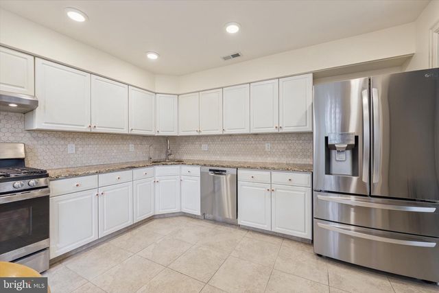 7602-B NORMANDY DR, Mount Laurel, NJ 08054