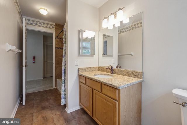 7602-B NORMANDY DR, Mount Laurel, NJ 08054