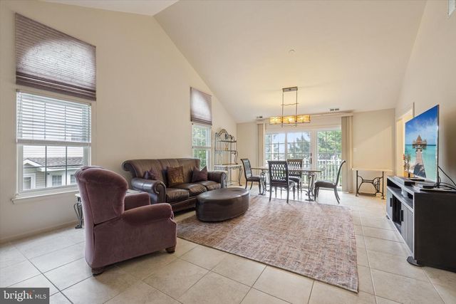 7602-B NORMANDY DR, Mount Laurel, NJ 08054