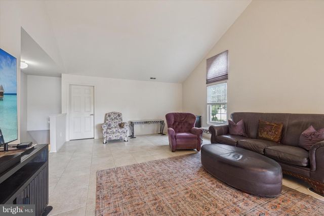7602-B NORMANDY DR, Mount Laurel, NJ 08054