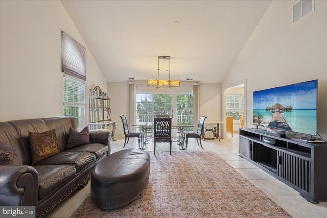 7602-B NORMANDY DR, Mount Laurel, NJ 08054