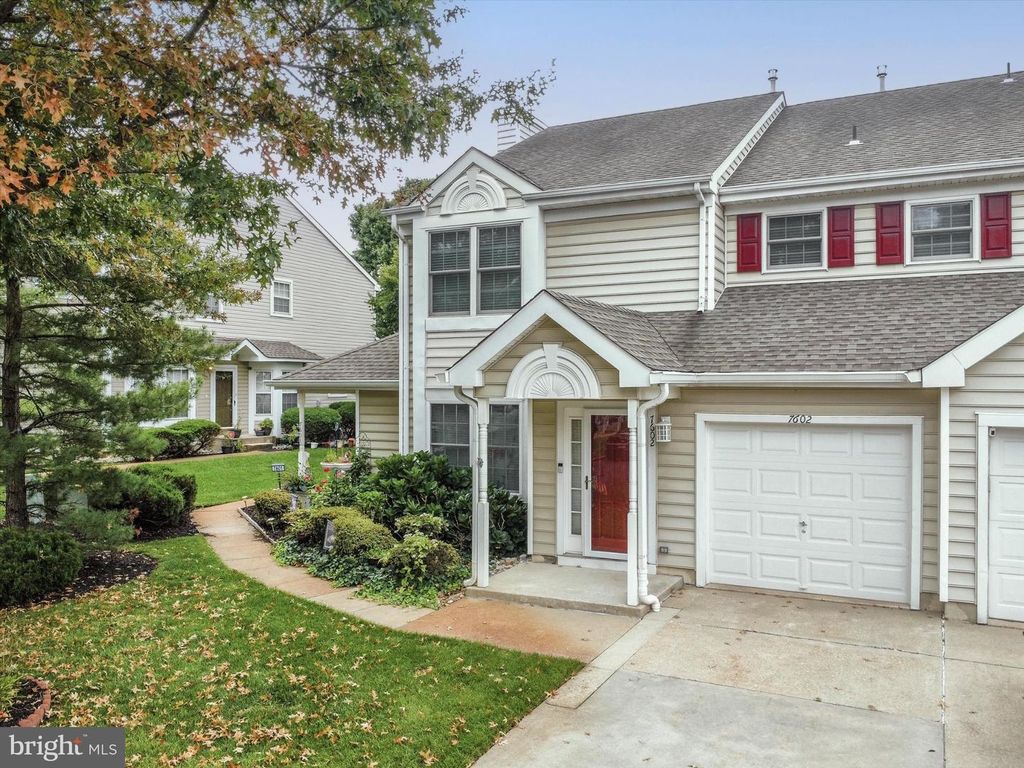 7602-B NORMANDY DR, Mount Laurel, NJ 08054 — photo 3