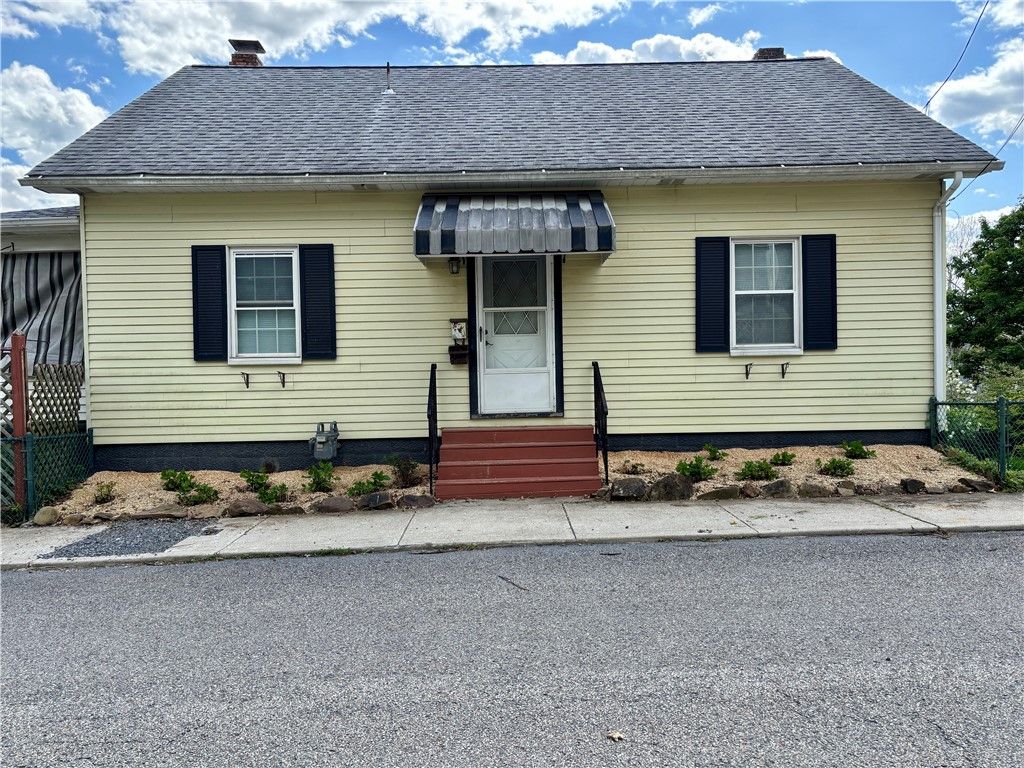 303 Highland Lane, Edgeworth, PA 15143