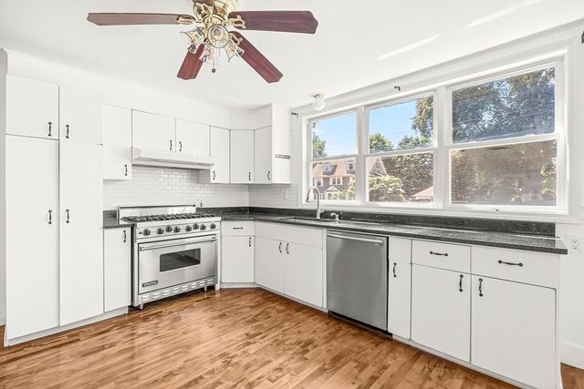 79 Bacon St 79, Winchester, MA 01890