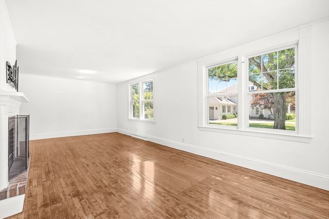 79 Bacon St 79, Winchester, MA 01890