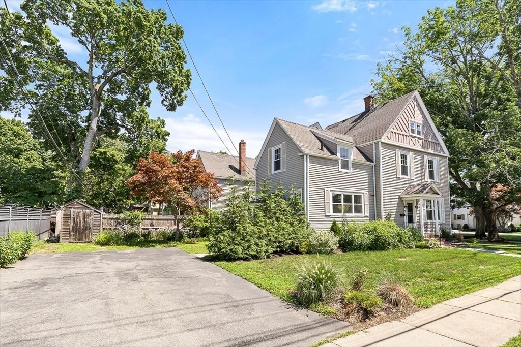 79 Bacon St 79, Winchester, MA 01890