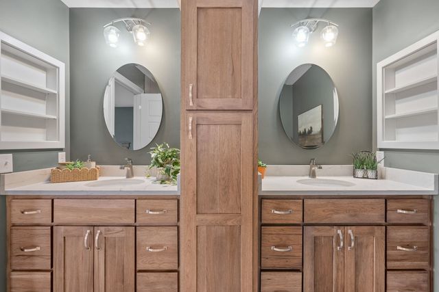 317 Madison Drive, Riverdale, IA 52722