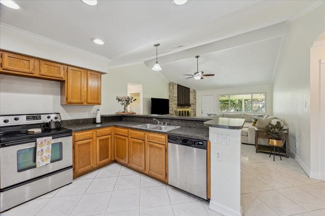 16803 Kings Chapel Court, Friendswood, TX 77546
