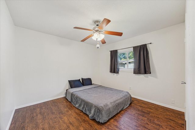 16803 Kings Chapel Court, Friendswood, TX 77546