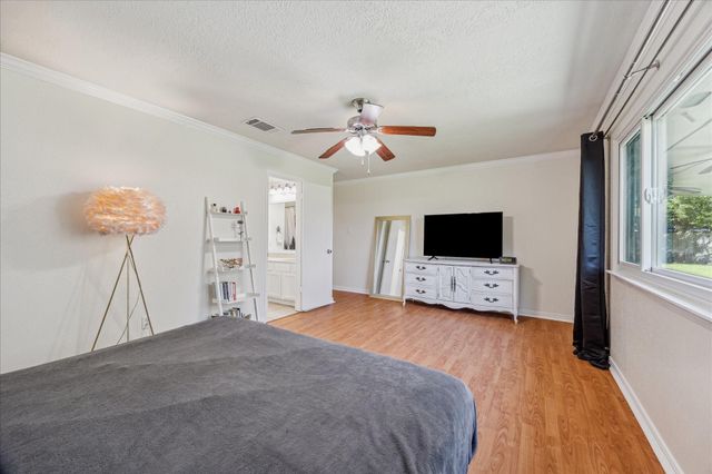 16803 Kings Chapel Court, Friendswood, TX 77546