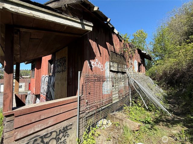 3804 23rd Avenue SW, Seattle, WA 98106