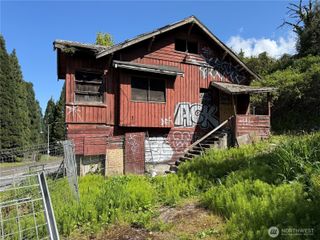 3804 23rd Avenue SW, Seattle, WA 98106