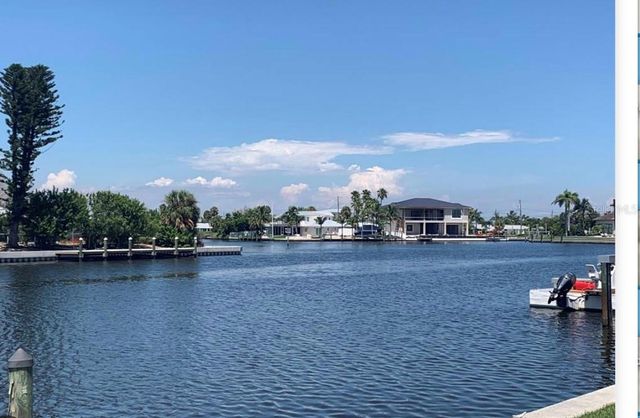 526 67TH STREET, Holmes Beach, FL 34217