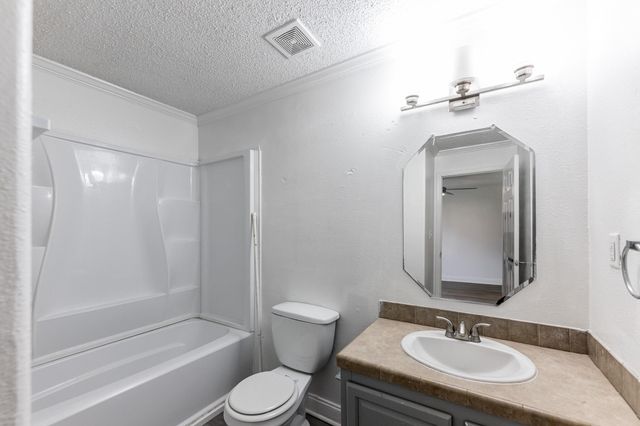 151 Varsity Circle, Huntsville, TX 77340