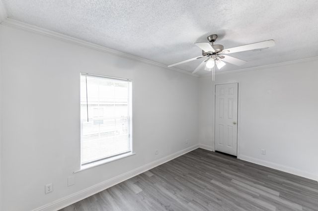 151 Varsity Circle, Huntsville, TX 77340