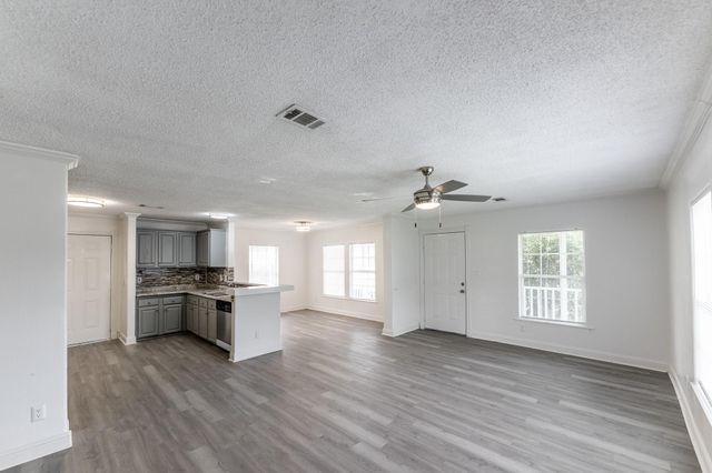 151 Varsity Circle, Huntsville, TX 77340